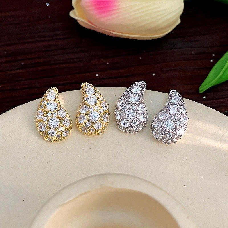 02fca903-de3f-4d66-9dbf-e9c21b1fd19e.jpg Retro Super Shiny Crescent Water Drop Zircon Temperament Silver Ear Studs Female Earrings - Image 4