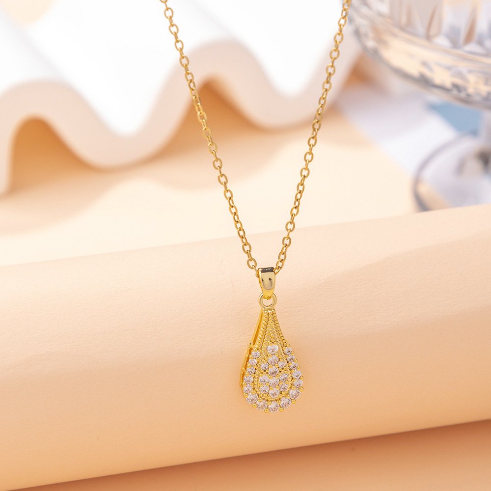 3b18e70e-c64b-4a5a-a4ff-3511543a6331.jpg Women's Moissanite Exquisite Clavicle Chain Pendant Does Not Fade Special-interest Design - Image 3