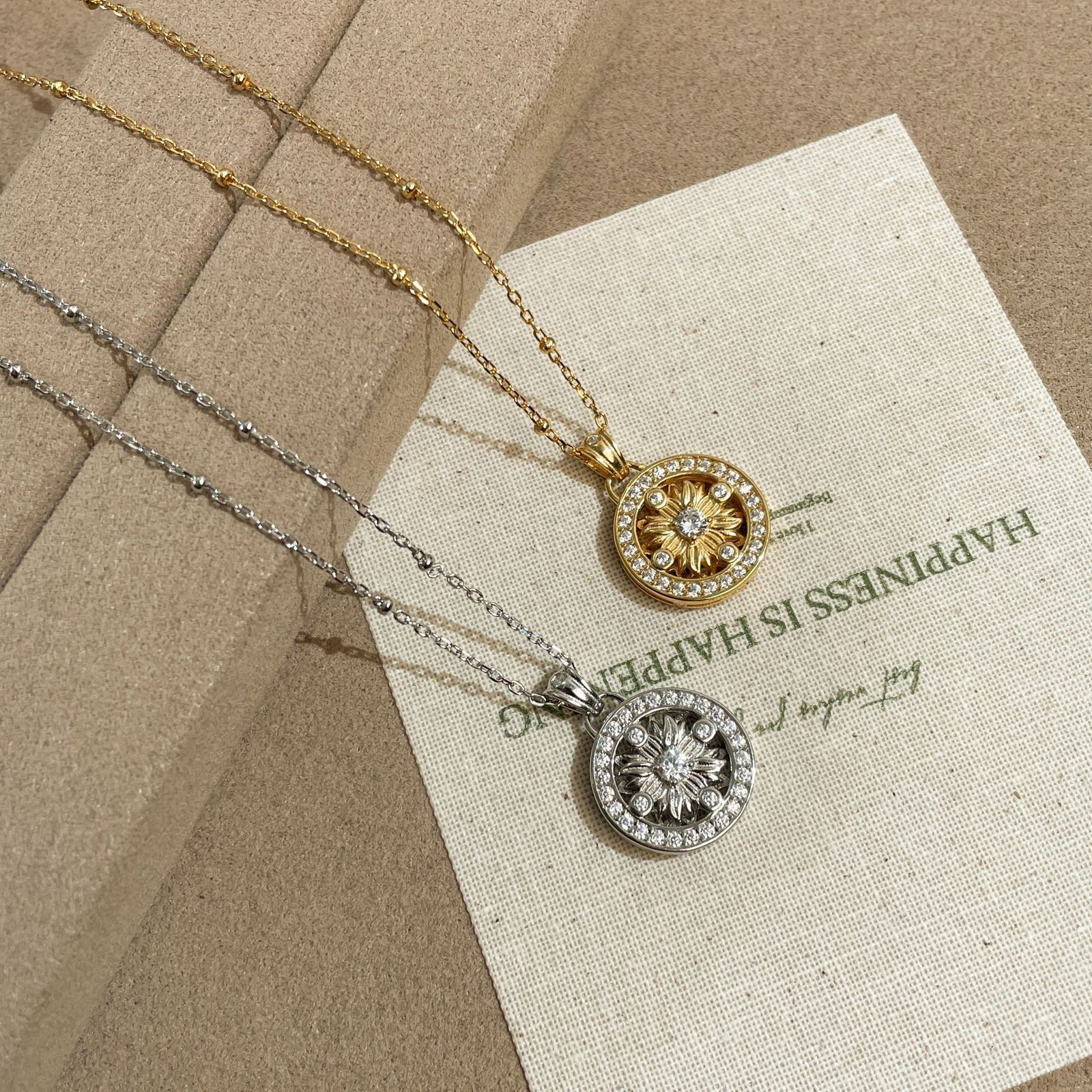 49132205-9097-4e59-bcec-5b1ac78ff51f.jpg Light Luxury SUNFLOWER Round Necklace - Image 4