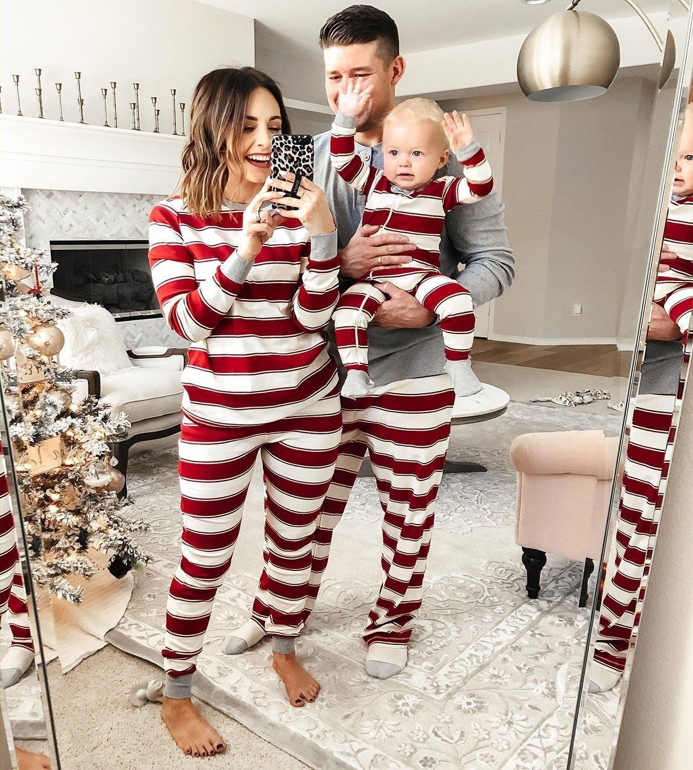 53acdfc5-c641-447e-aadc-a36f29250e2e.jpg Parent-child Striped Christmas Family Set - Image 4