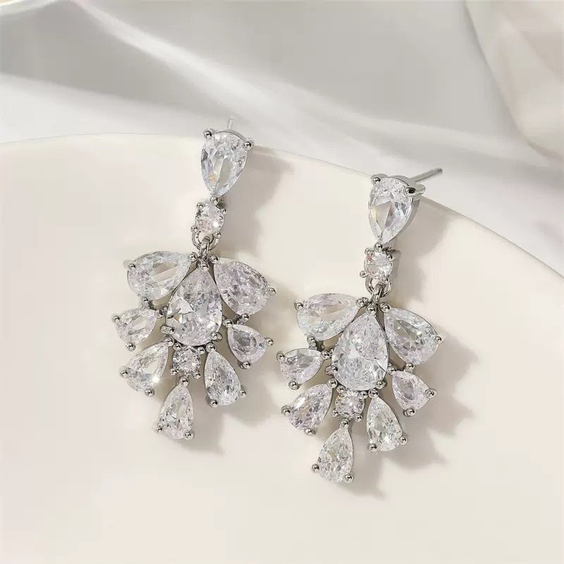 O1CN01wn1BhG1gTXxToKfvD_2219563674143-0-cib.jpg Women's Temperament Super Shiny AAA Zircon Ice Flowers Earrings - Image 1