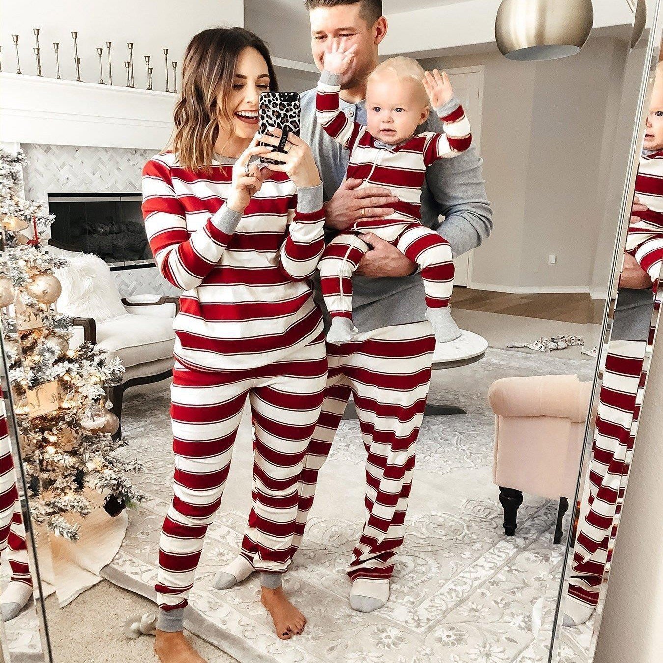 a58fc55e-7806-4450-923f-d074036cbbe6.jpg Parent-child Striped Christmas Family Set - Image 1