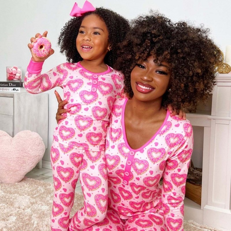 b9426a7c-e1b3-4305-b85c-47b0a8d216c3.jpg Beauty Clothing Valentine's Day Heart Printing Leisure Pajamas Pajamas Parent-child Suit - Image 1