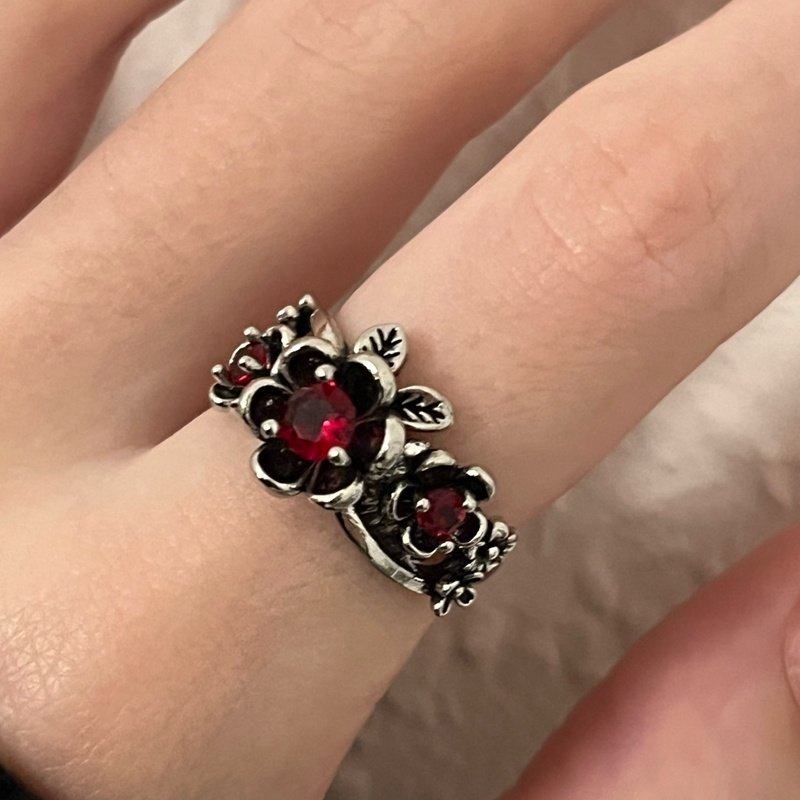 bae2fbfe-a2cb-44f0-b0d6-ed8e2dd8be40.jpg Women's Fashion Retro Red Zircon Ring - Image 2